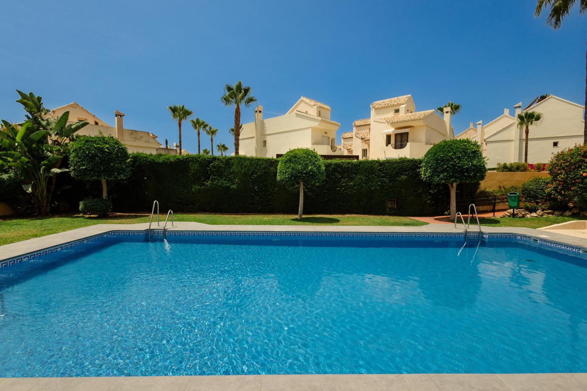 Villa Beautiful Townhouse Walking Distance To The Beach In Costabella, Marbella Exterior foto