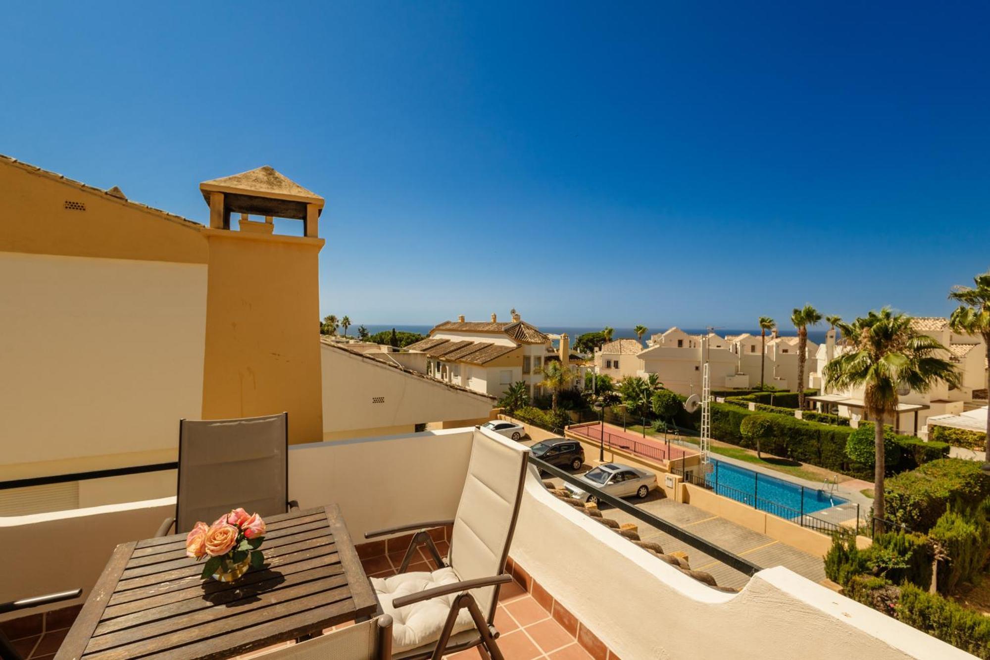 Villa Beautiful Townhouse Walking Distance To The Beach In Costabella, Marbella Exterior foto