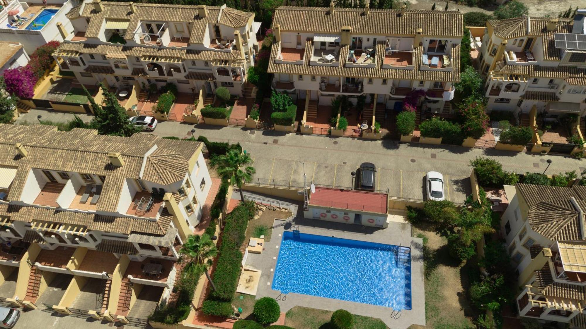 Villa Beautiful Townhouse Walking Distance To The Beach In Costabella, Marbella Exterior foto