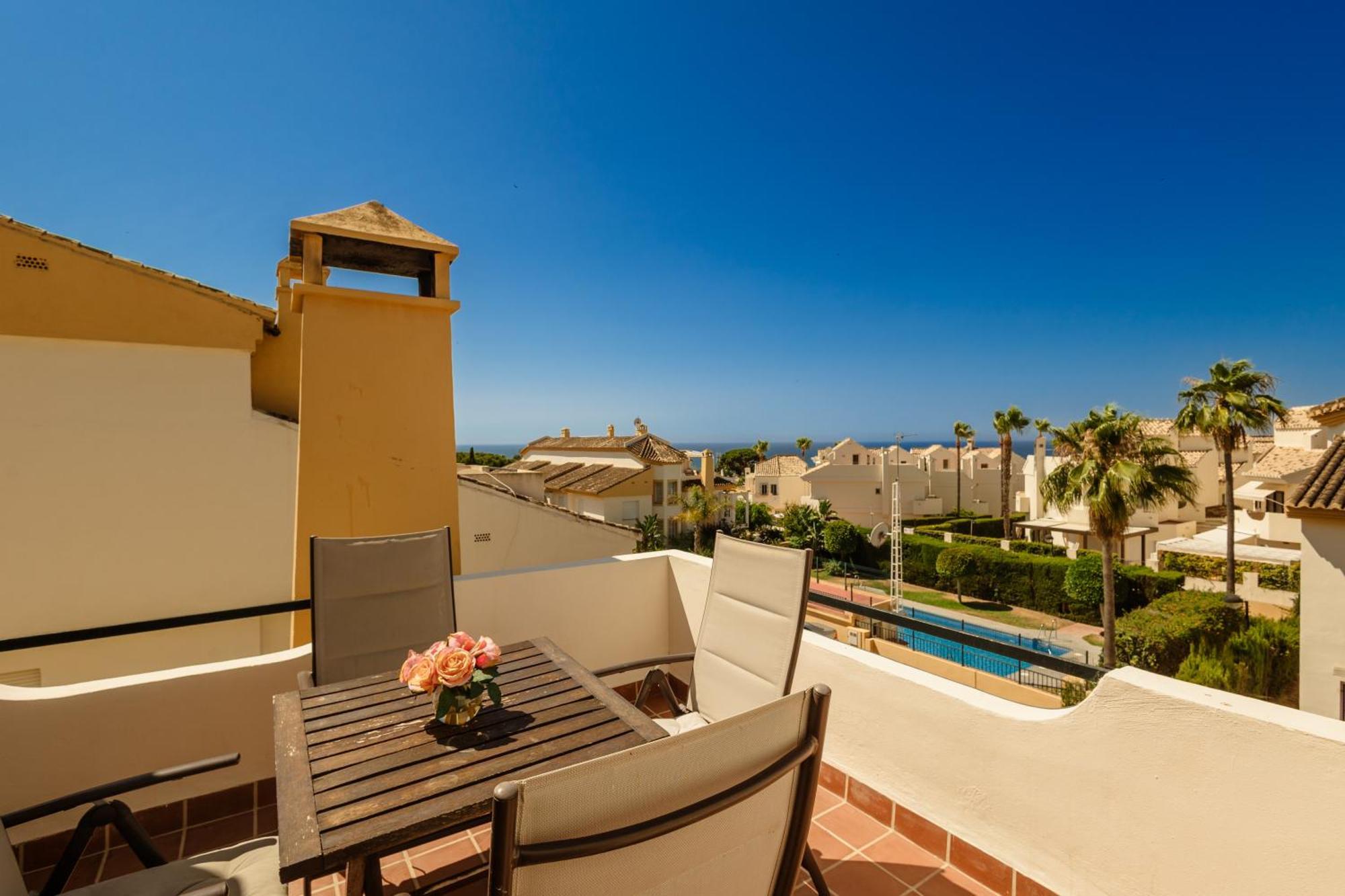 Villa Beautiful Townhouse Walking Distance To The Beach In Costabella, Marbella Exterior foto