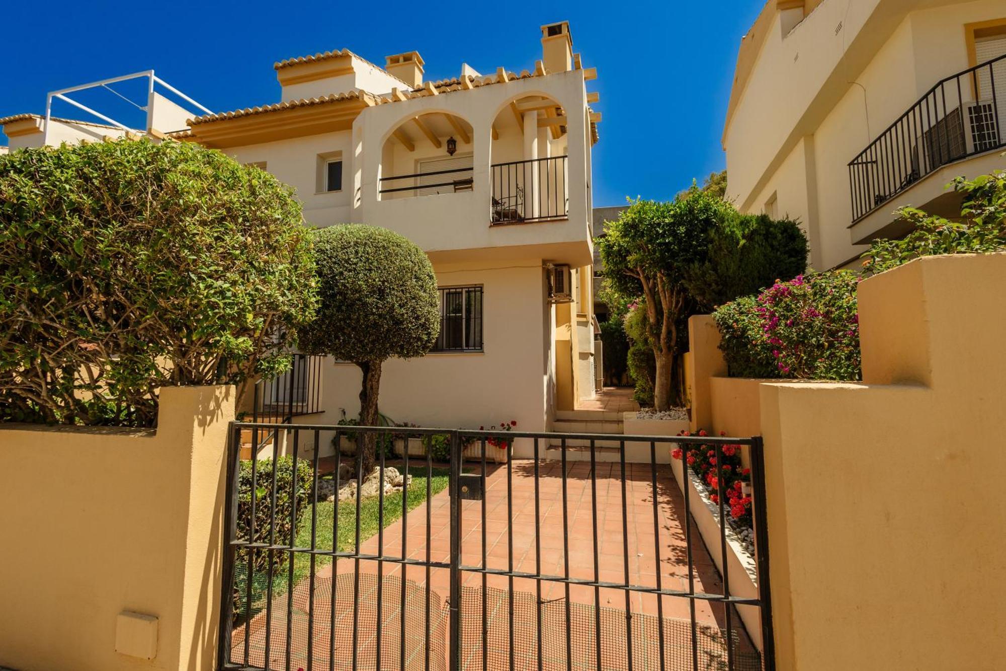 Villa Beautiful Townhouse Walking Distance To The Beach In Costabella, Marbella Exterior foto